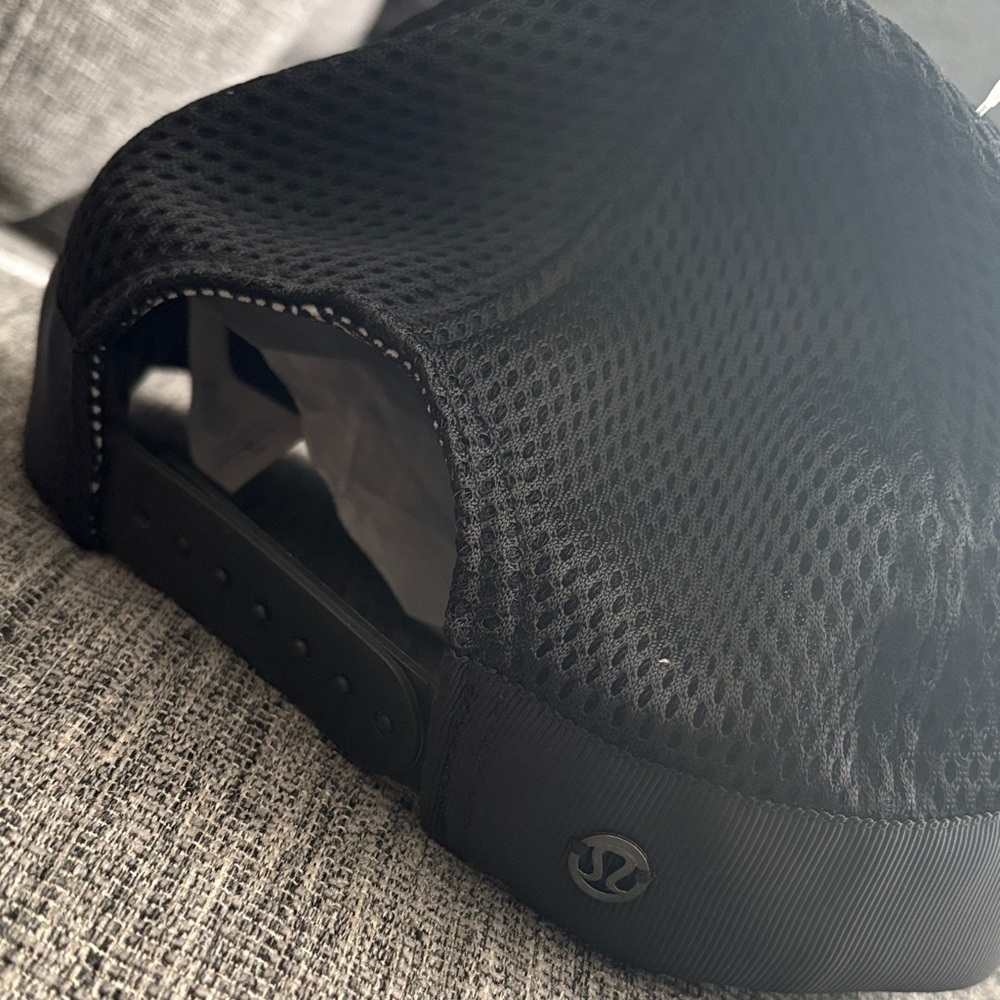 LULULEMON Athletica Black and White Geometric women’s Hat - Picture 5 of 6